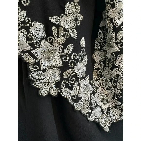 Elegant Black and White Maxi Dress - Picture 7 of 7